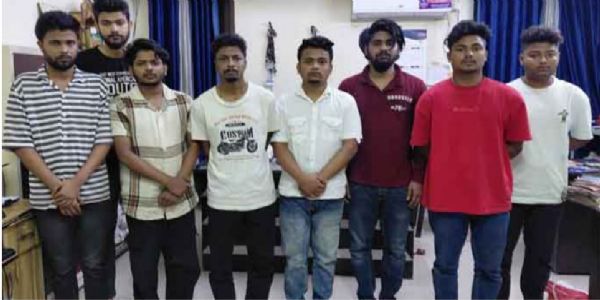 ऑनलाइन ठगी गिरोह का पर्दाफाश, आठ गिरफ्तार