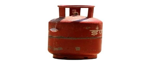 तीन माह से गैस सिलेंडर नहीं, उपभोक्ता बेहाल