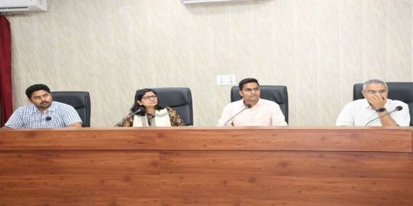 ग्वालियरः कलेक्टर के निर्देश- गर्मी के मौसम में किसी भी क्षेत्र में पेयजल की समस्या नहीं आना चाहिए