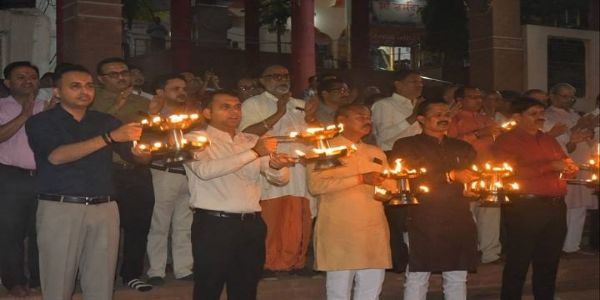 मंडलाः पंच चौकी महा आरती में शामिल हुए कलेक्टर धोटे