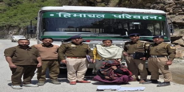 सैंज में 2 किलो 35 ग्राम चरस तथा 56 ग्राम अफीम के साथ महिला गिरफ्तार