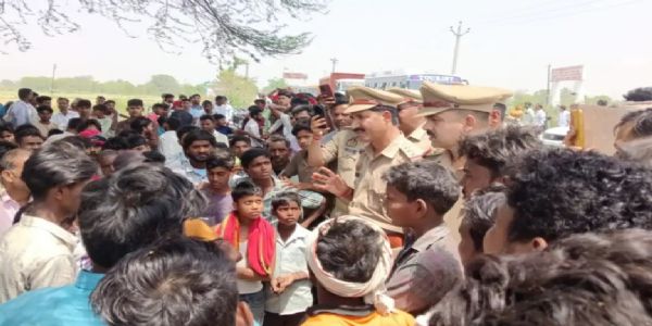 फिरोजाबाद में करंट लगने से नाबालिग युवक की मौत, ग्रामीणों ने लगाया जाम