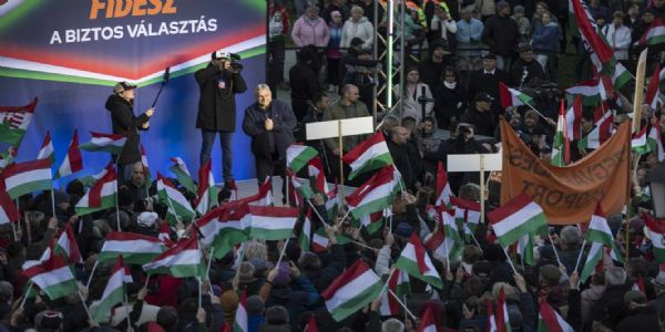 हंगरी में संसदीय चुनाव के लिए मतदान जारी, सर्वे में प्रधानमंत्री ओर्मान को पीटर दे रहे कड़ी टक्कर