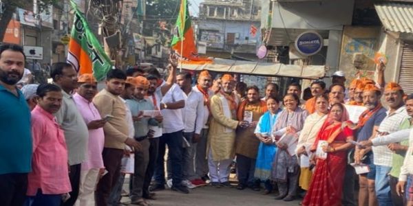 घर-घर जनसंपर्क कर गिनाईं उपलब्धियां, भाजपा नेता मनोज ने विपक्ष पर साधा निशाना