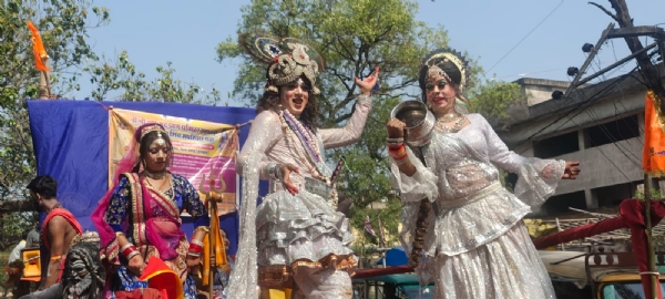 कलाकारों ने लोगों का मन मोहा कलाकारों ने लोगों का मन मोहा