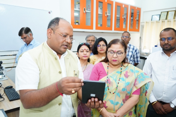 पादप विज्ञान अनुसंधान को नई दिशा: अत्याधुनिक प्रकाश संश्लेषण प्रयोगशाला का उद्घाटन*