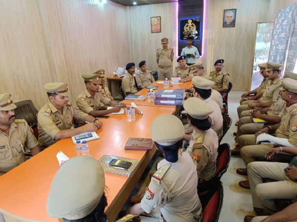 *रजिस्टरों की जांच, मालखाना व परिसर की व्यवस्था पर दिया जोर, चौकीदारों को किया सम्मानित*