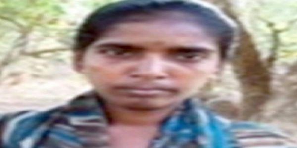 फाईल फाेटाे 5 लाख की इनामी महिला नक्सली रूपी