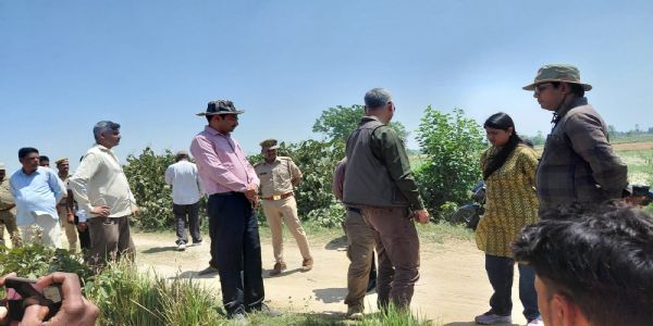 लखीमपुर खीरी में 25 गिद्धों की मौत की जांच करने पहुंचे मुख्य वन संरक्षक, घटना स्थल भी देखा