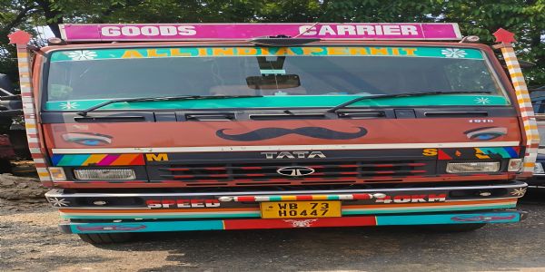 अवैध बालू लदा डीसीएम जब्त, पुलिस की कार्रवाई से मचा हड़कंप