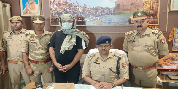 वाराणसी: होटल में महिला पर गोली चलाने वाला आरोपी अवैध पिस्टल के साथ गिरफ्तार