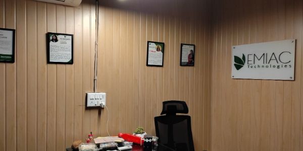 स्टॉक मार्केट में एमियाक टेक्नोलॉजीज की प्रीमियम एंट्री, मुनाफे में आईपीओ निवेशक