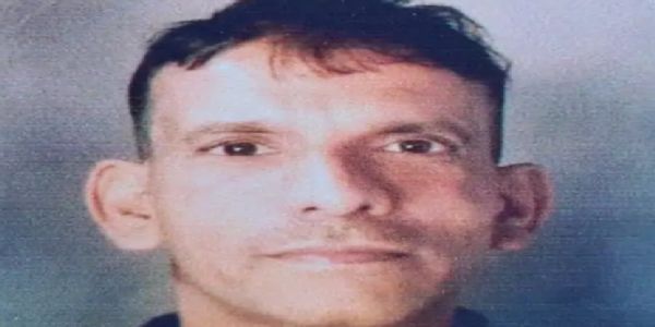 पेड़ पर लटका मिला युवक का शव, हत्या का आरोप