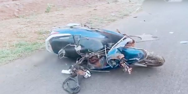 तेलंगाना के विकाराबाद में दो अलग-अलग सड़क हादसों में एक पुलिस कांस्टेबल समेत चार लोगों की मौत