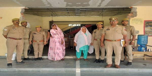 सोनभद्र में नाबालिग लड़की को बेचने के आराेप में दो महिलाएं गिरफ्तार