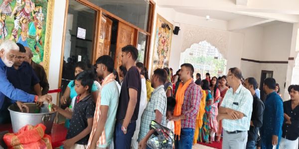 प्रणामी मंदिर में श्रद्धालुओं ने किया महाप्रसाद ग्रहण