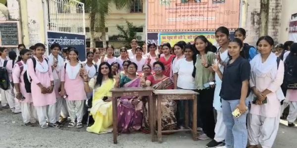 भाजपा महिला मोर्चा का हस्ताक्षर अभियान