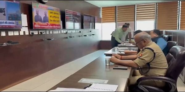 नोएडा की स्थिति पर नजर रख रहे डीजीपी, भड़काने वालाें पर हाेगी कार्रवाई