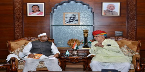 राज्यपाल से नगरीय विकास एवं स्वायत्त शासन विभाग मंत्री झाबर सिंह खर्रा ने मुलाकात की