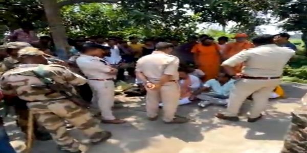 तारकेश्वर में साधु-संतों के प्रचार को लेकर बढ़ा तनाव, भाजपा प्रत्याशी का धरना