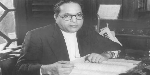 महान समाज सुधारक और संविधान निर्माता डॉ. भीमराव आम्बेडकर। फोटो - इंटरनेट मीडिया महान समाज सुधारक और संविधान निर्माता डॉ. भीमराव आम्बेडकर। फोटो - इंटरनेट मीडिया