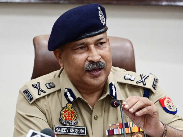 डिजिटल ट्रेल की जांच करेगी यूपी एसटीएफ :डीजीपी डिजिटल ट्रेल की जांच करेगी यूपी एसटीएफ :डीजीपी