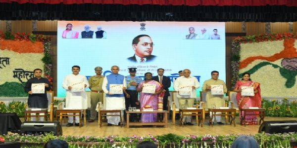 गान्धीनगर में राष्ट्रपति द्रौपदी मुर्मु