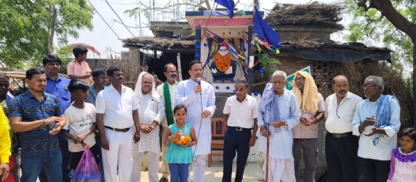 कार्यक्रम में शामिल लोग कार्यक्रम में शामिल लोग