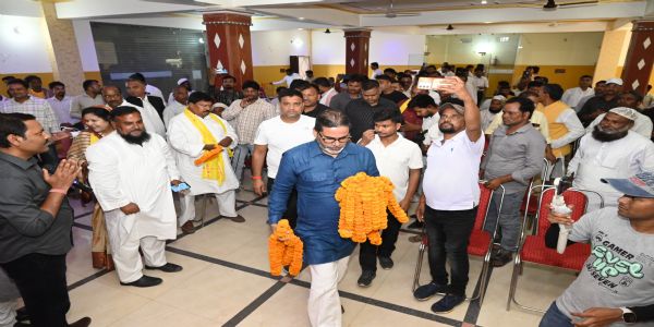 प्रशांत किशोर का दावा बिहार अब गुजरात से चलेगी