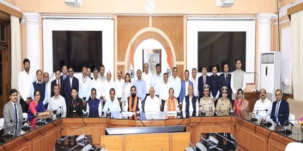 बिहार कैबिनेट ने की मौजूदा सरकार भंग करने की अनुशंसा, मुख्यमंत्री नीतीश कुमार आज देंगे इस्तीफ़ा