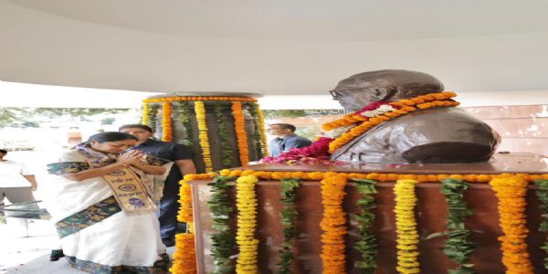 मुख्यमंत्री ने भीमराव अंबेडकर को दी श्रद्धांजलि, शालीमार बाग में दो वॉटर एटीएम का किया उद्घाटन