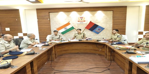 धमकी देने वाले अपराधी और गिरोह को सूचना देने वाले व्यक्ति पर हो कार्रवाई : डीआईजी