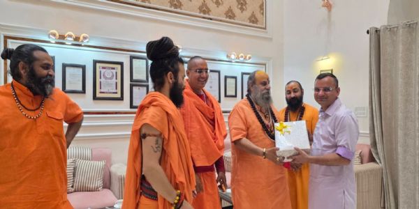 मुरादाबाद के एसएसपी ने जूना अखाड़े के महंतों का किया स्वागत-अभिनंदन