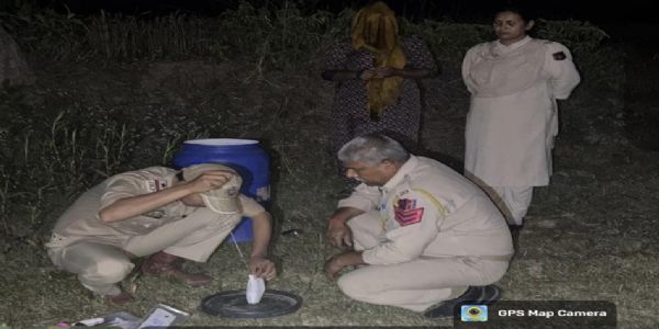 अवैध देसी शराब के साथ एक महिला गिरफ्तार