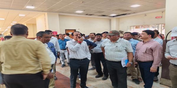 शालीमार और सांतरागाछी स्टेशन का रेलवे महाप्रबंधक ने किया निरीक्षण