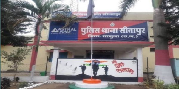 अंबिकापुर : मोबाइल दुकान के बाहर से बाइक चोरी, सीसीटीवी में कैद हुआ चोर