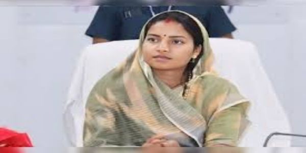 साड़ी गुणवत्ता पर सरकार सख्त, मंत्री लक्ष्मी राजवाड़े के निर्देश पर जांच तेज