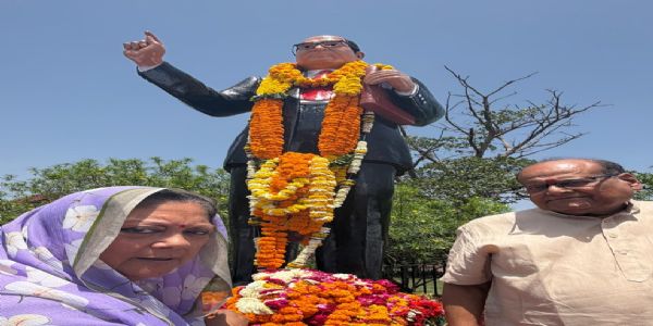 अम्बेडकर जयंती पर पूर्व मुख्यमंत्री वसुंधरा राजे ने दी श्रद्धांजलि