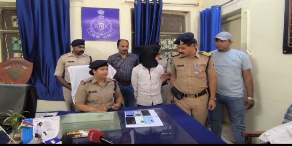 जबलपुरः रेलवे स्टेशन पर चैकिंग के दौरान पकड़ाया शातिर चोर, 6 मोबाइल बरामद