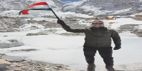 पूर्व विधायक कुणाल षाड़ंगी ने फतह किया माउंट एवरेस्ट बेस कैंप