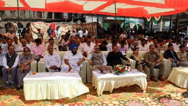 उद्योग मंत्री हर्षवर्धन चौहान ने की नाहन चौगान में की जिला स्तरीय हिमाचल दिवस की अध्यक्षता