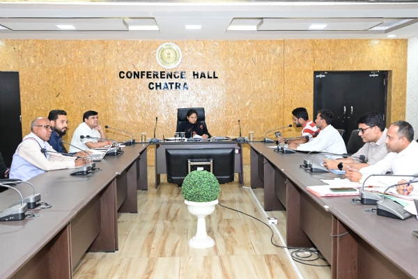 बैठक में उपस्थित