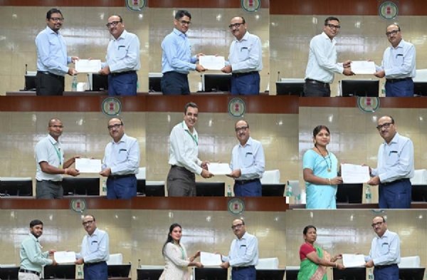 बायोमेट्रिक उपस्थिति दर्ज कराने के लिए श्रेष्ठ कर्मचारियों को सम्मानित किया