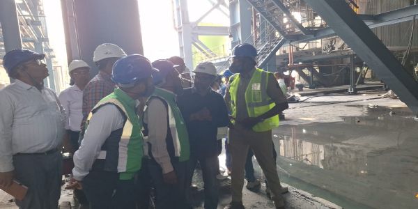 घटनास्थल पर प्रशासनिक अधिकारी