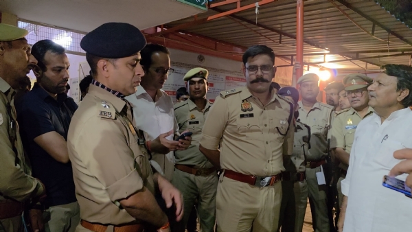 मोके पर घटना की जानकारी लेते एसपी बागपत