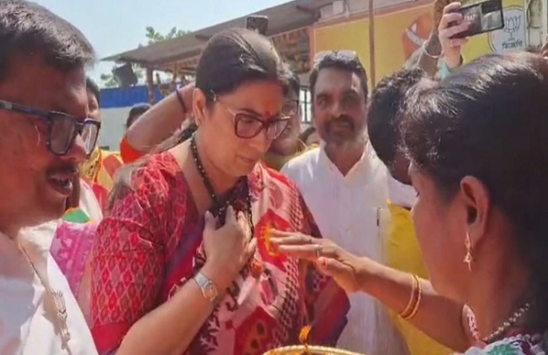 केंद्रीय मंत्री स्मृति ईरानी