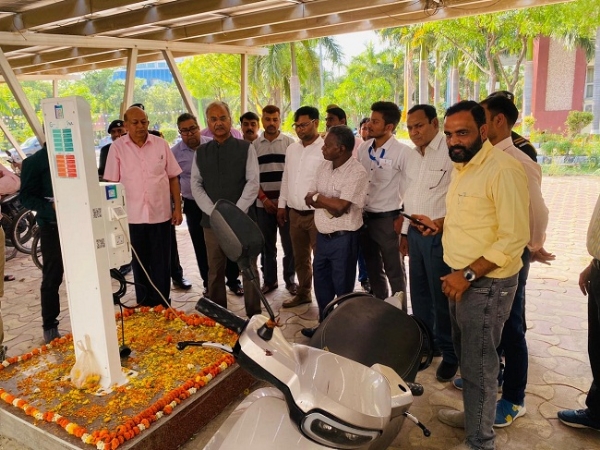 बीबीएयू परिसर में इलेक्ट्रिक वाहनों के लिए आधुनिक चार्जिंग स्टेशन की स्थापना की गई