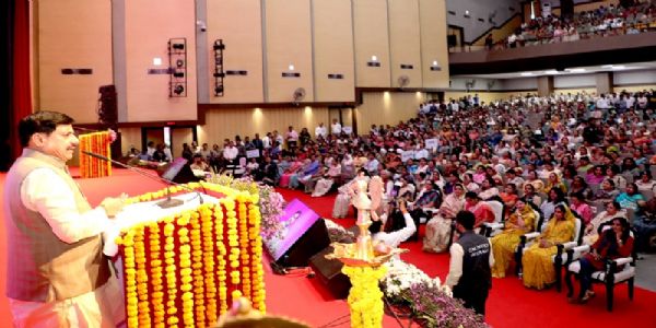 मुख्यमंत्री डॉ. यादव ने राज्य स्तरीय नारी शक्ति वंदन कार्यक्रम को किया संबोधित मुख्यमंत्री डॉ. यादव ने राज्य स्तरीय नारी शक्ति वंदन कार्यक्रम को किया संबोधित