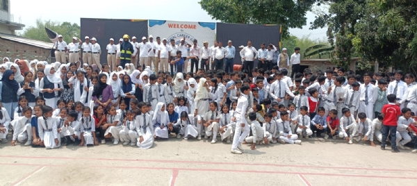 अररिया फोटो:मोहिनी देवी स्कूल में अग्नि से बचाव को लेकर जानकारी और मॉकड्रिल