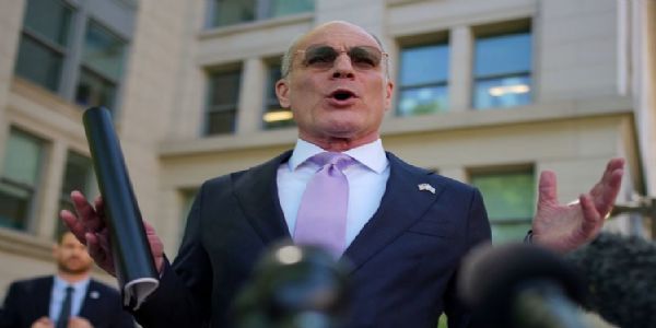 अमेरिका में इजराइल के राजदूत येचिएल लेइटर, बैटक के बाद मीडिया से बात करते हुए अमेरिका में इजराइल के राजदूत येचिएल लेइटर, बैटक के बाद मीडिया से बात करते हुए